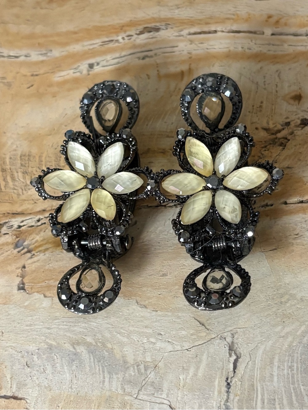 Vintage Inspired Floral Clip-On Mini Hair Claws Set/2